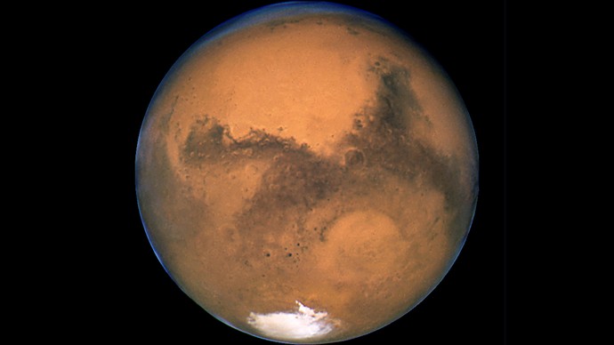 Der Planet Mars vom Weltraum aus betrachtet.
