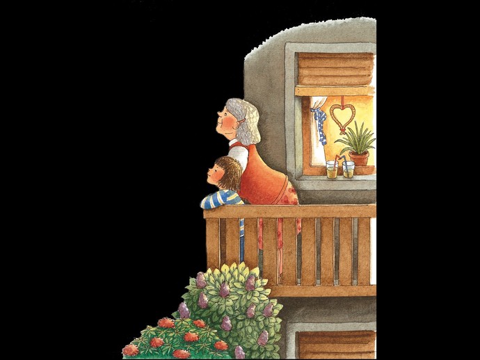 Ein Mädchen und eine Oma, die von einem Balkon aus hoch in den Himmel schauen. (vergrößerte Bildansicht wird geöffnet)