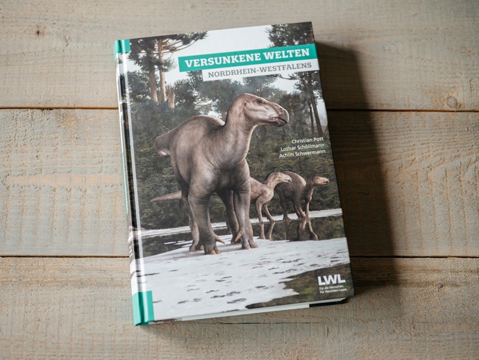 Buchcover vom Atlasprojekt "Versunkene Welten Nordrhein-Westfalens" (vergrößerte Bildansicht wird geöffnet)